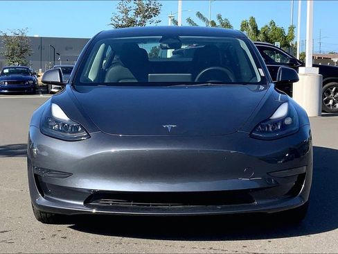 Used 2023 Tesla Model 3 Standard Range image 3