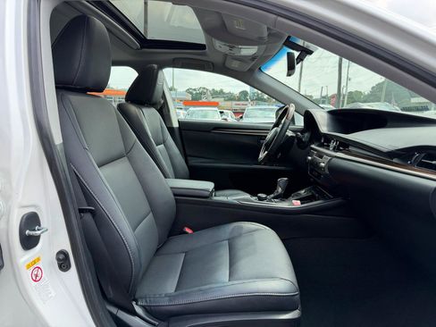 Used 2016 Lexus ES 350 w/ Premium Package w/Wood Trim FWD image 23