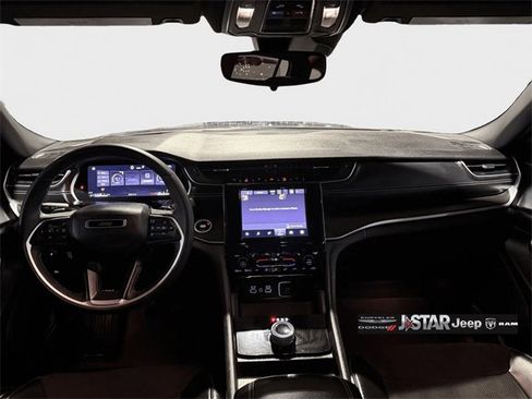 Used 2023 Jeep Grand Cherokee Altitude image 9