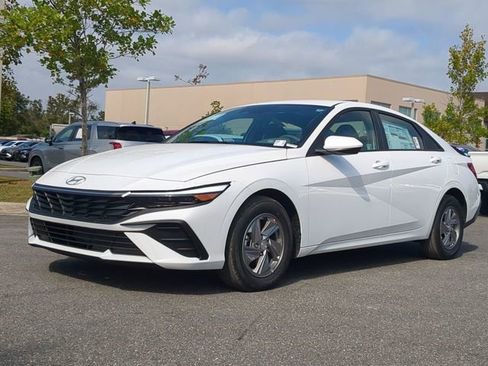 New 2026 Hyundai Elantra SE image 2