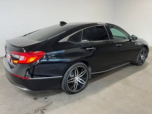 Used 2022 Honda Accord Touring image 3