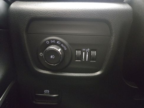 Used 2023 Jeep Grand Cherokee L Limited image 32