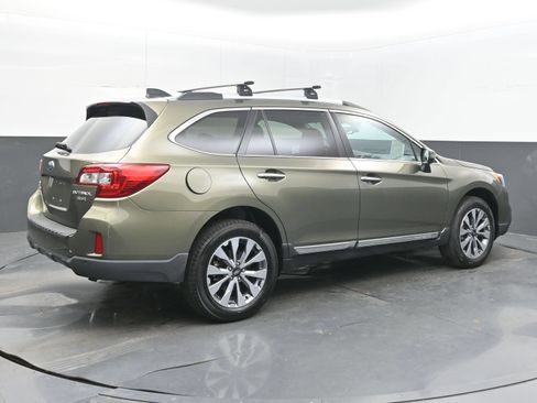 Used 2017 Subaru Outback 3.6R Touring AWD/4WD image 7