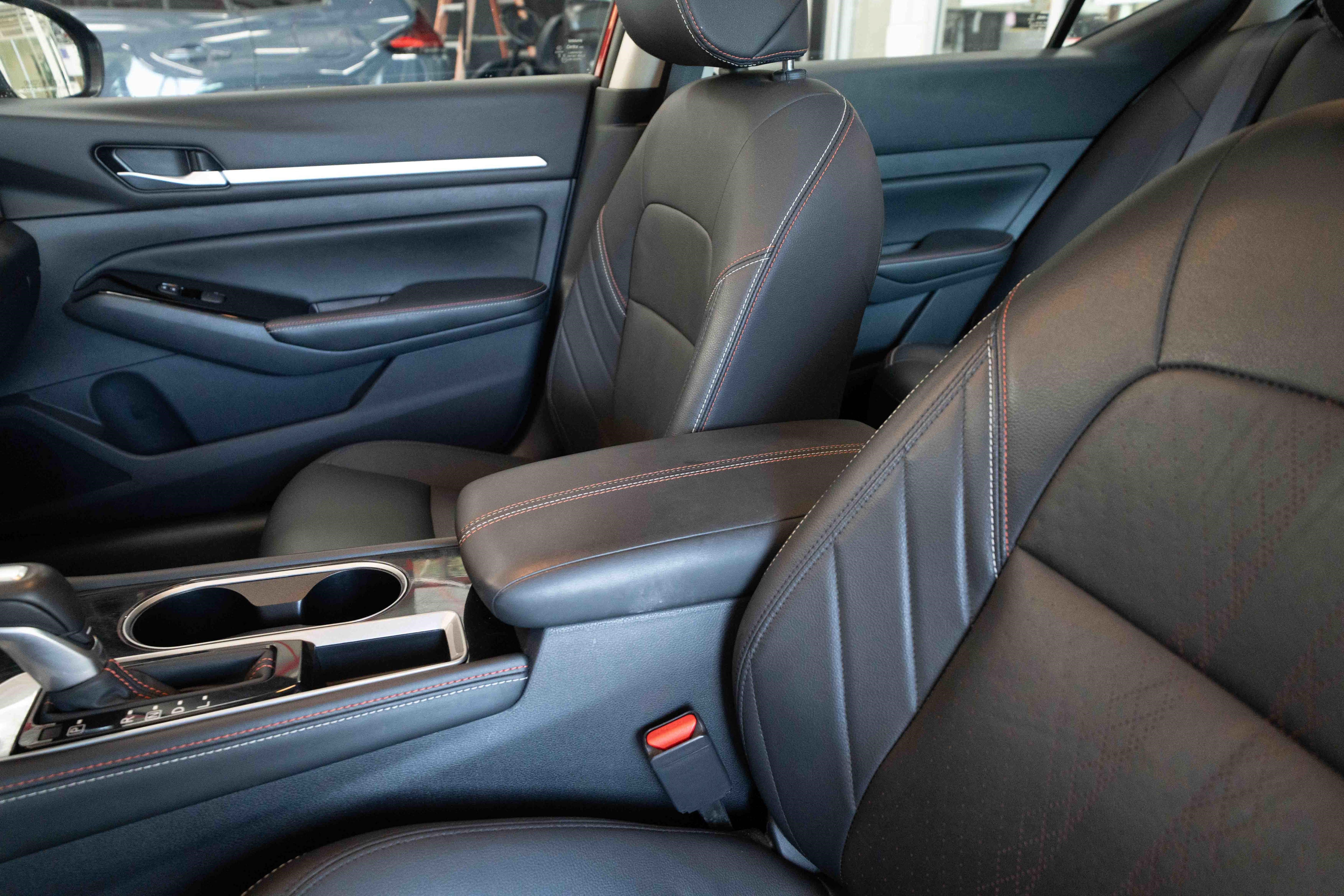 Used 2024 Nissan Altima 2.5 SR w/ SR Premium Package FWD image 10