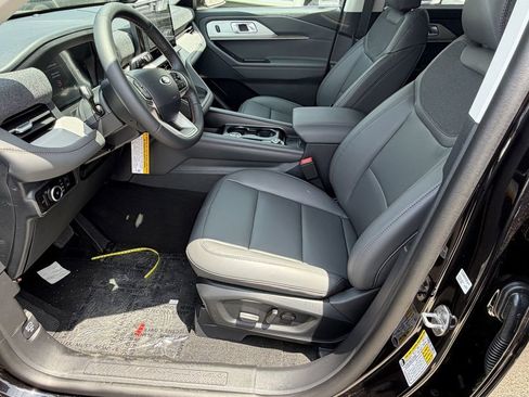 New 2026 Ford Explorer Active w/ Active Comfort Package RWD image 22
