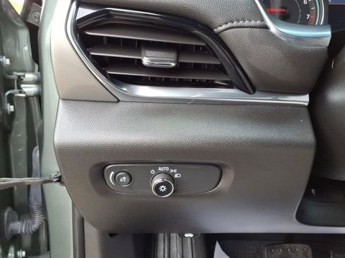 Used 2023 Chevrolet Traverse LT FWD image 15
