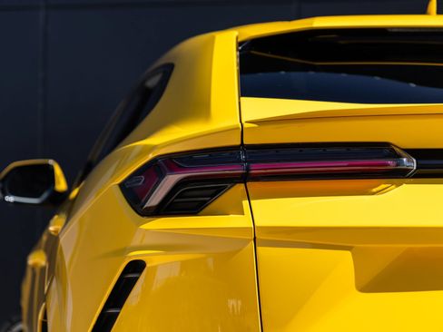 Used 2021 Lamborghini Urus AWD/4WD image 12