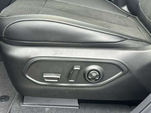 New 2025 Jeep Grand Cherokee Altitude image 10