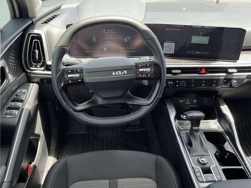 New 2026 Kia Sorento LX FWD image 13