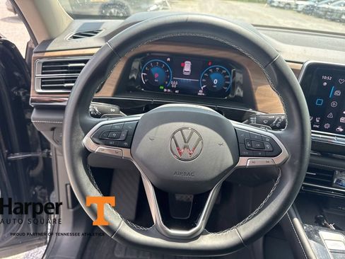 Used 2024 Volkswagen Atlas SE w/ Panoramic Sunroof Package AWD/4WD image 17