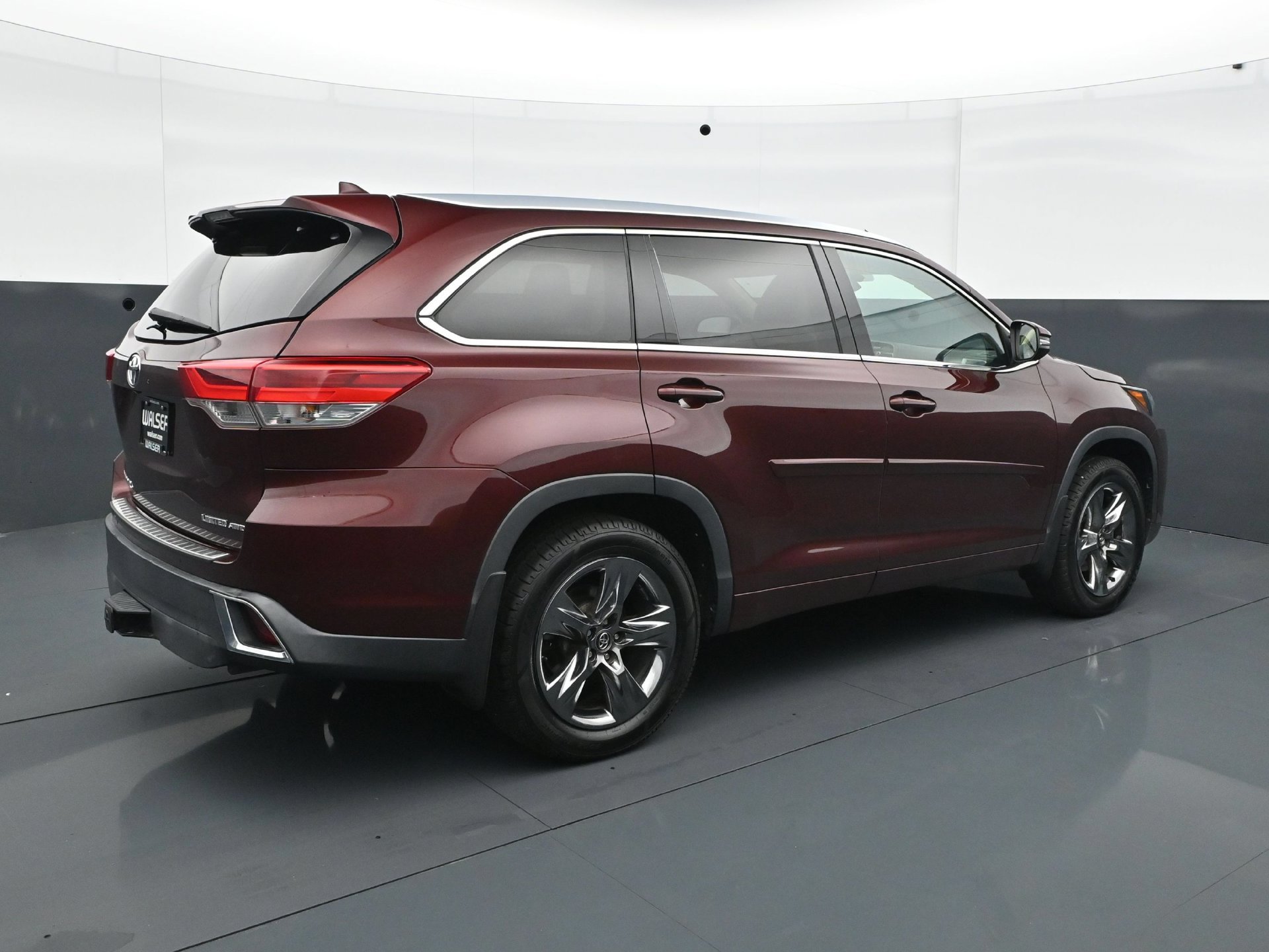 Used 2018 Toyota Highlander Limited Platinum w/ Carpet Mat Package (TMS) AWD/4WD image 7