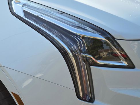 New 2025 Cadillac XT5 Luxury image 5