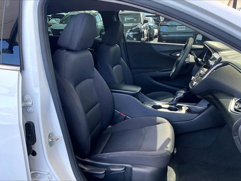 Used 2021 Chevrolet Malibu LT FWD image 9
