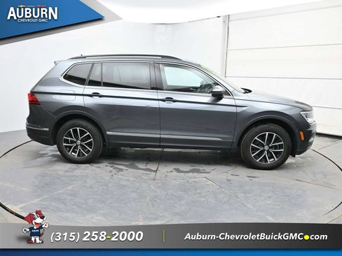 Used 2021 Volkswagen Tiguan SE w/ Panoramic Sunroof Package AWD/4WD image 12