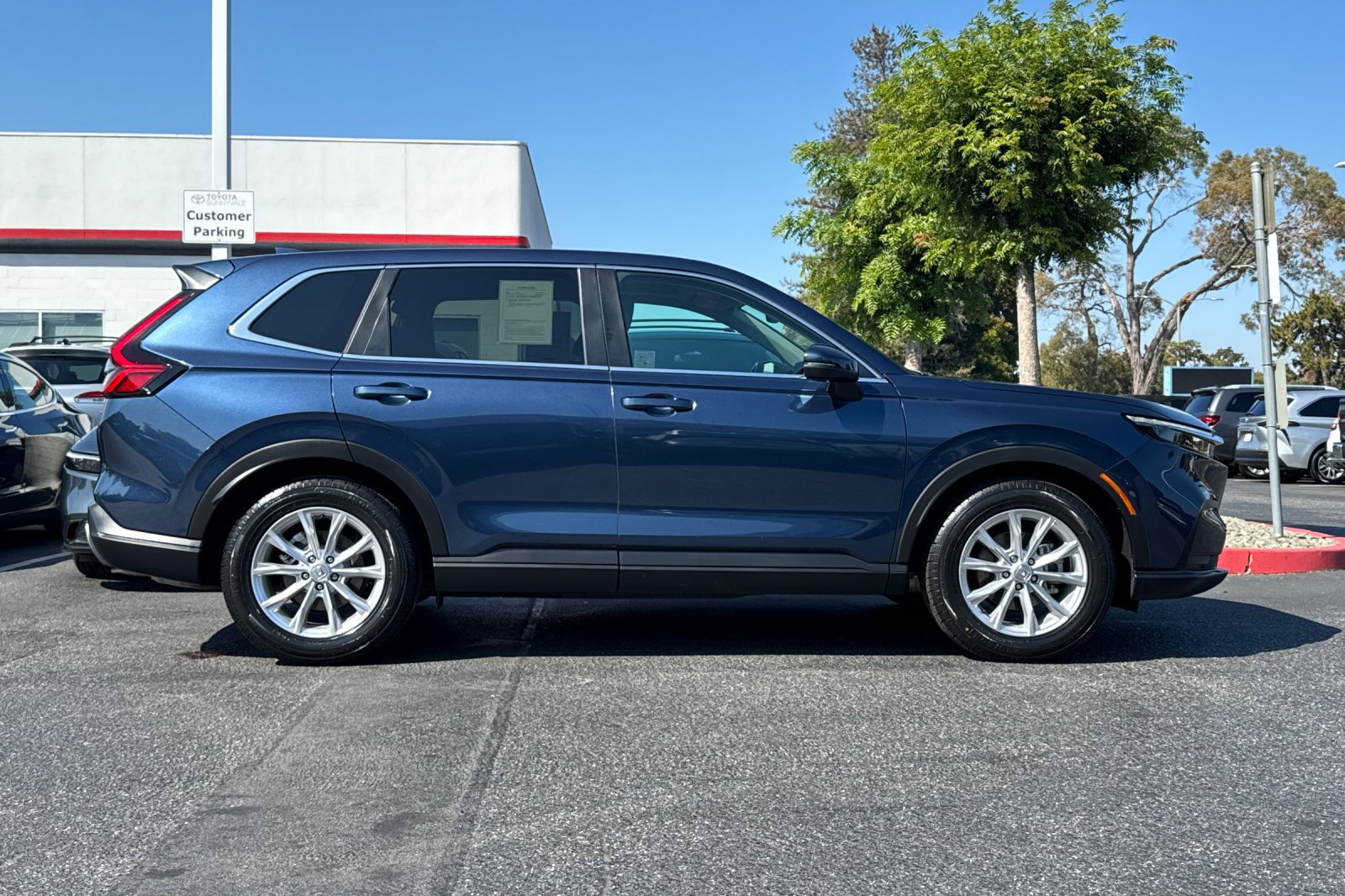 Used 2024 Honda CR-V EX image 7