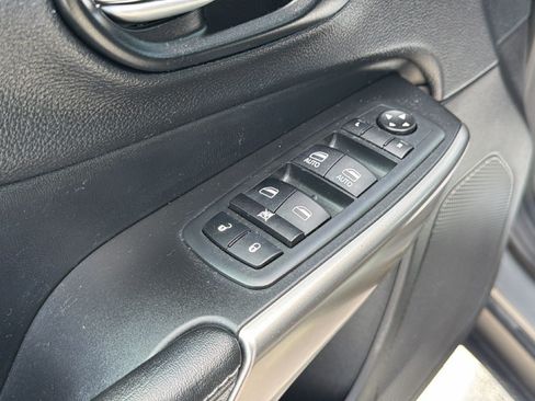 Used 2021 Jeep Cherokee Latitude Plus FWD image 9