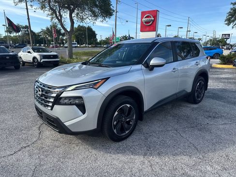 Certified 2025 Nissan Rogue SV FWD image 2