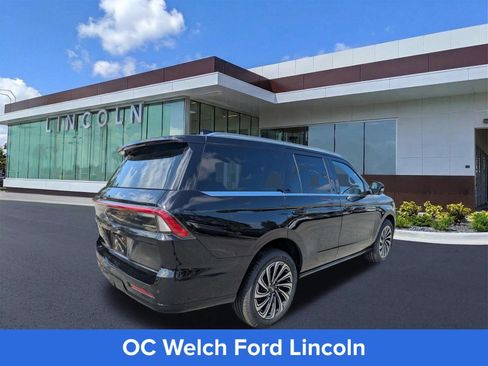 Certified 2025 Lincoln Navigator Black Label AWD/4WD image 3