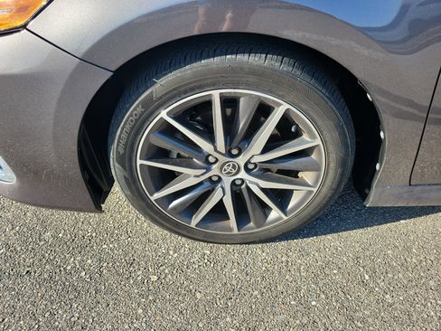 Used 2024 Toyota Camry XLE w/ Navigation Package image 9