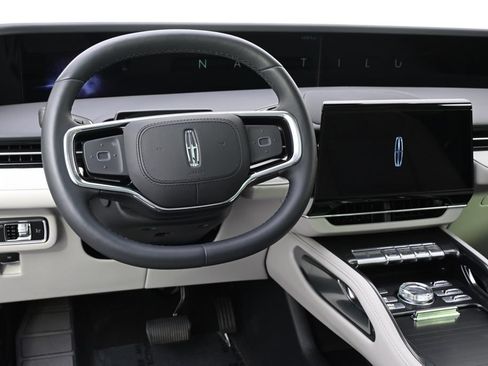 New 2026 Lincoln Nautilus Reserve AWD/4WD image 12