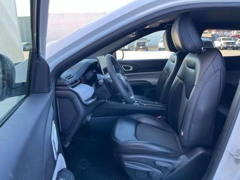 Used 2024 Jeep Compass Latitude image 13