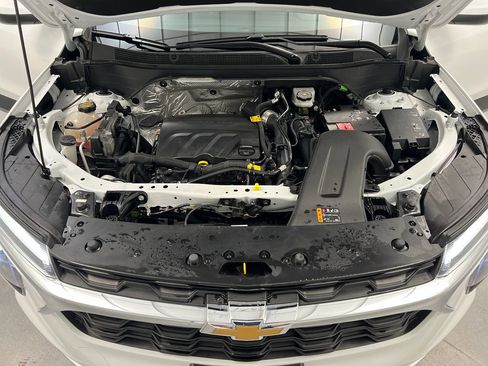 Used 2025 Chevrolet Trax LT w/ LT Convenience Package FWD image 62
