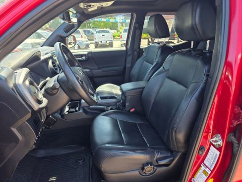Used 2018 Toyota Tacoma TRD Off-Road w/ TRD Premium Off Road Package AWD/4WD image 4