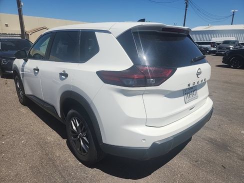 Used 2024 Nissan Rogue S FWD image 10