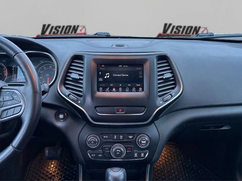 Used 2019 Jeep Cherokee Latitude Plus w/ Cold Weather Group image 18