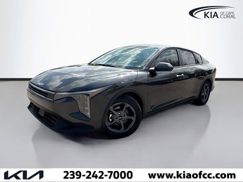 New 2025 Kia K4 LXS image 1