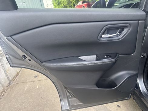 Used 2025 Nissan Rogue SV AWD/4WD image 10