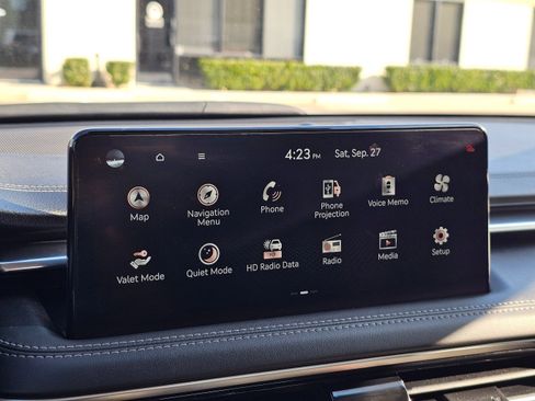 Used 2025 Genesis G70 2.5T image 39