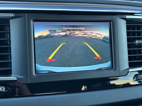 Used 2023 Chrysler Voyager LX FWD image 3