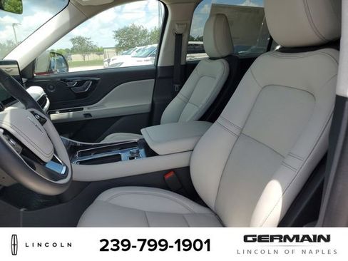 New 2025 Lincoln Aviator AWD w/ Equipment Group 101A image 18