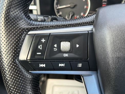 Used 2025 Mitsubishi Outlander SE image 23