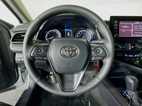 Used 2024 Toyota Camry SE image 15