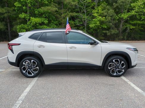 Used 2026 Chevrolet Trax RS w/ Driver Confidence Package FWD image 3