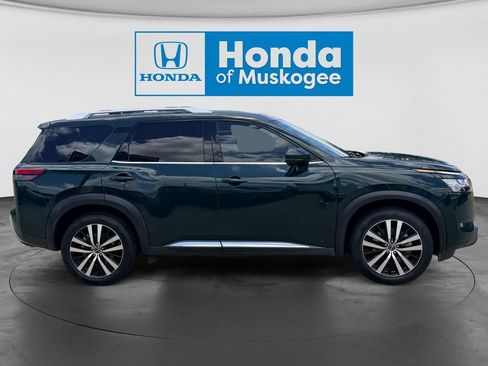 Used 2023 Nissan Pathfinder Platinum AWD/4WD image 7