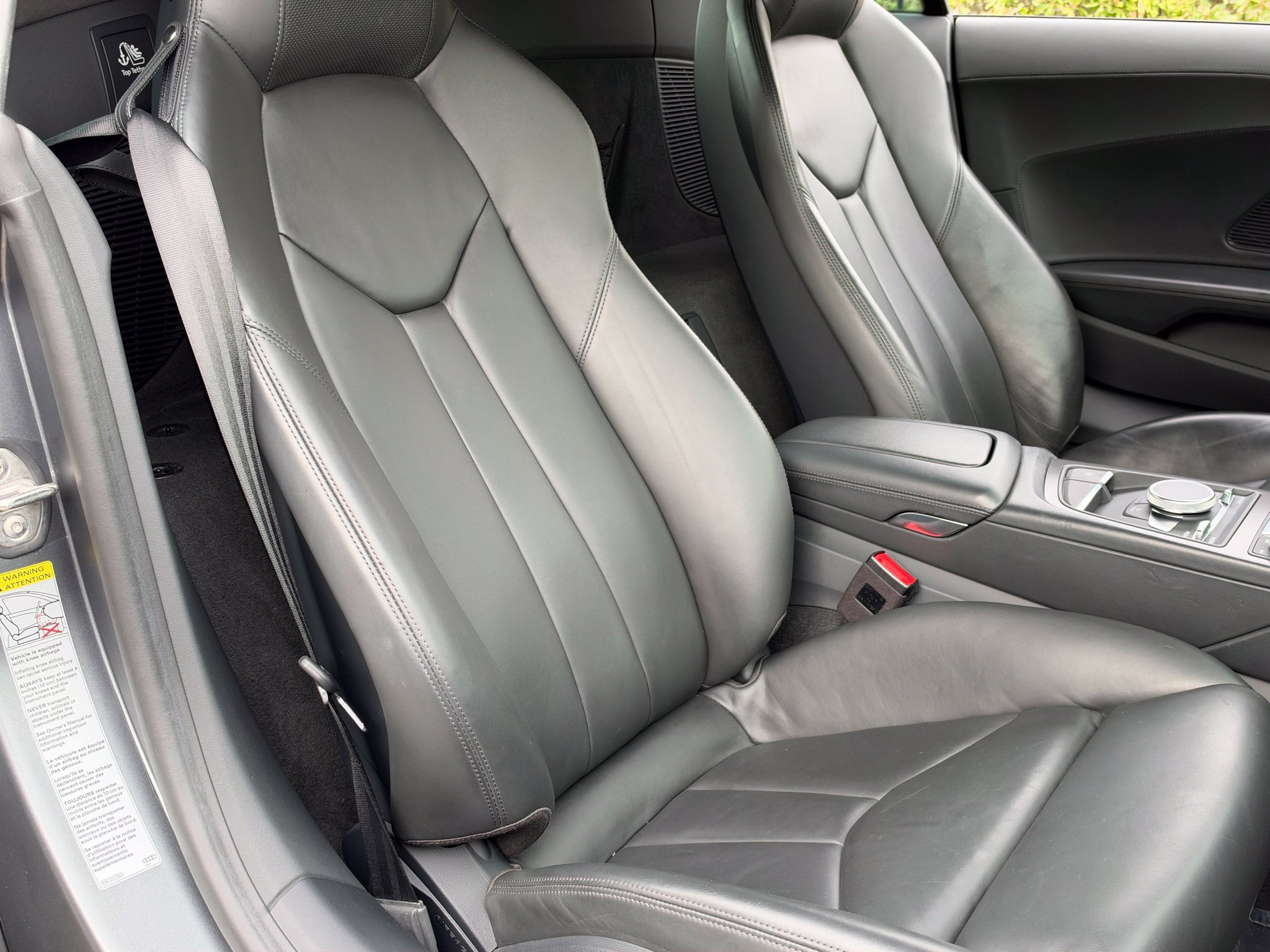 Used 2018 Audi R8 V10 w/ Premium Package RWD image 22