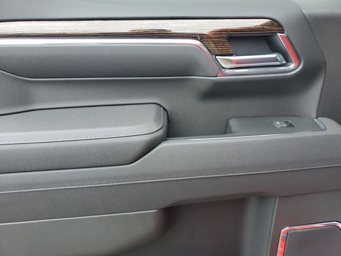 New 2025 GMC Sierra 1500 Elevation image 13