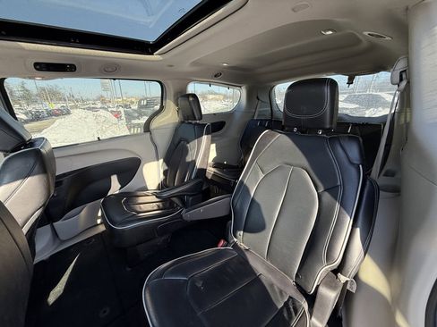 Used 2023 Chrysler Pacifica Limited image 25