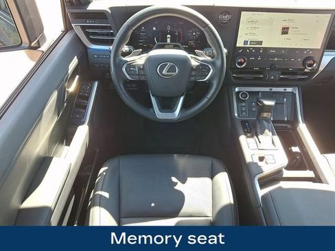 Used 2025 Lexus GX 550 w/ Accessory Package (CT) AWD/4WD image 3