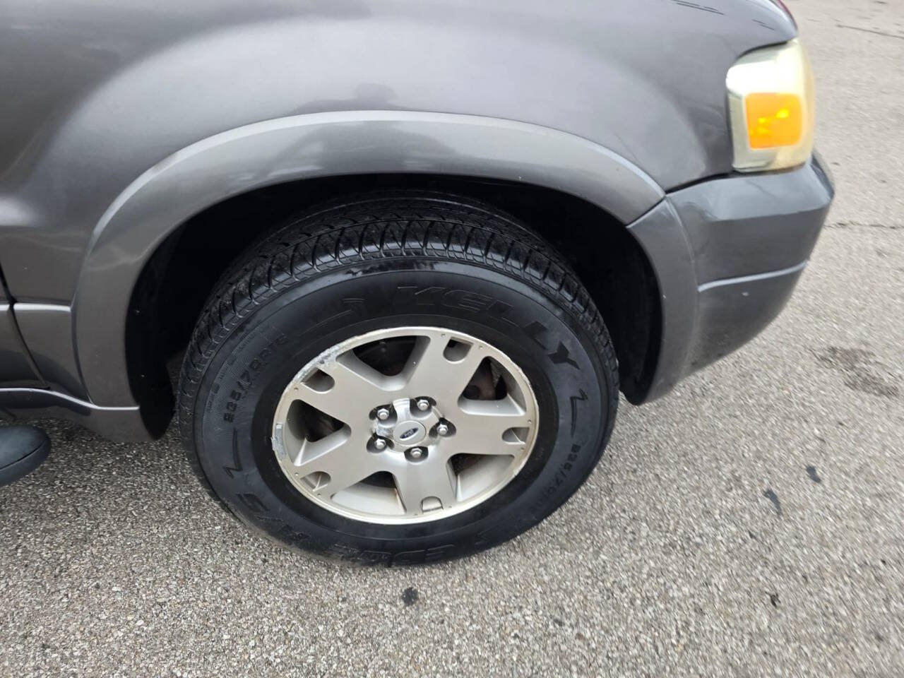 Used 2005 Ford Escape Limited FWD image 26