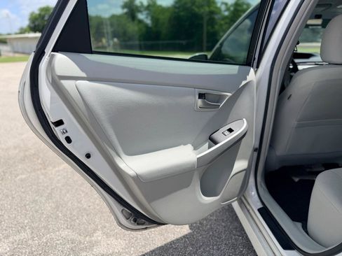 Used 2014 Toyota Prius Two FWD image 12