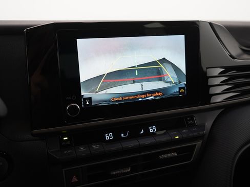 Used 2025 Toyota Camry SE image 25