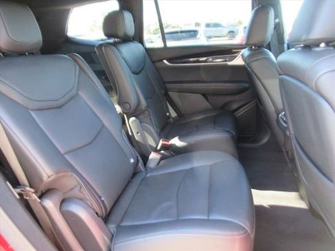 Used 2025 Cadillac XT6 Premium Luxury image 31