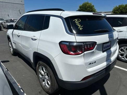 Used 2024 Jeep Compass Latitude AWD/4WD image 2