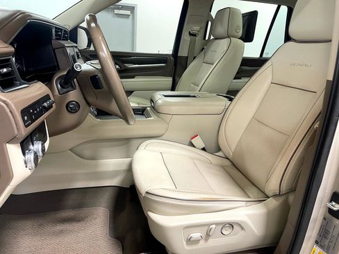 Used 2021 GMC Yukon Denali w/ Denali Premium Package image 10