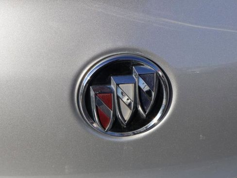 Used 2018 Buick LaCrosse Premium image 9