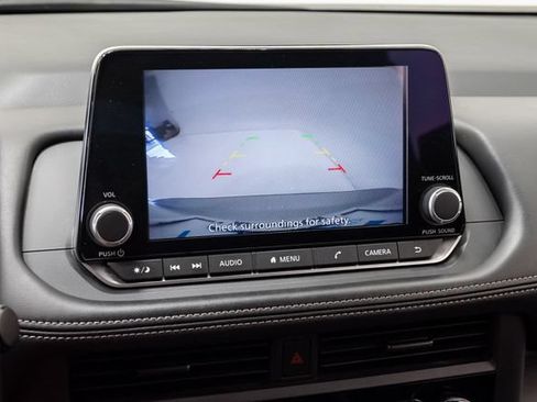 Used 2024 Nissan Rogue S FWD image 16